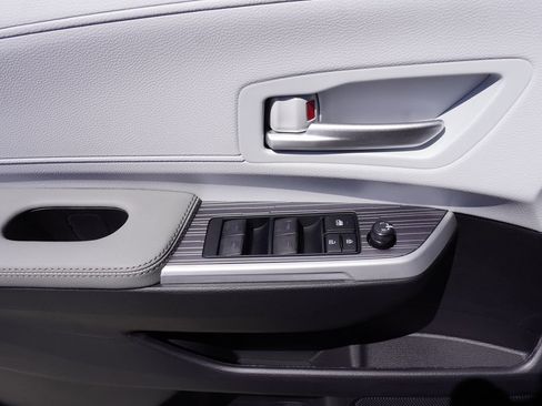 New 2026 Toyota Sienna XLE FWD image 13