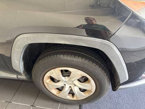 Used 2020 Toyota RAV4 LE FWD image 6