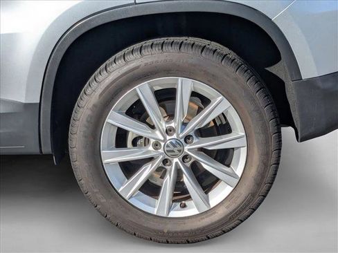 Used 2018 Volkswagen Tiguan Limited w/ Premium Package image 25