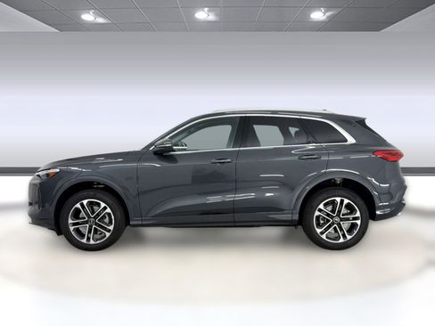 Certified 2025 Audi Q5 Premium w/ Premium Plus AWD/4WD image 2