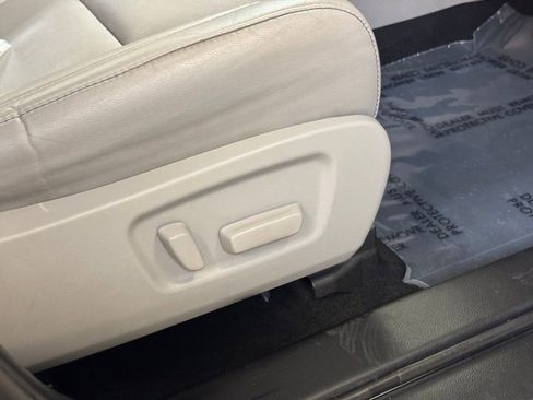 Used 2019 Toyota Highlander XLE FWD image 27