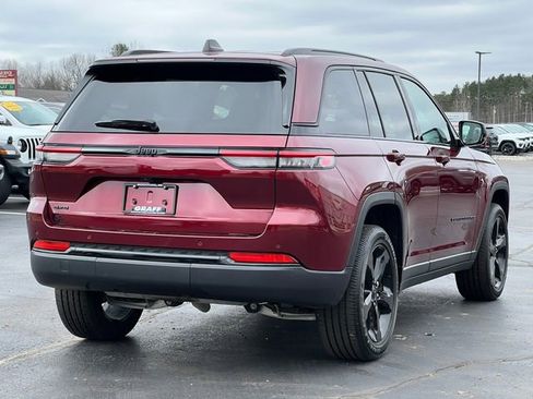 Used 2024 Jeep Grand Cherokee Altitude AWD/4WD image 45