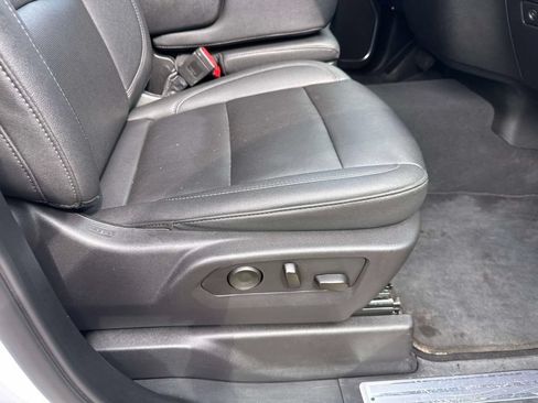 Used 2024 GMC Sierra 1500 SLT AWD/4WD image 17