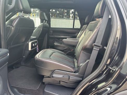 Used 2022 Ford Expedition Limited image 9