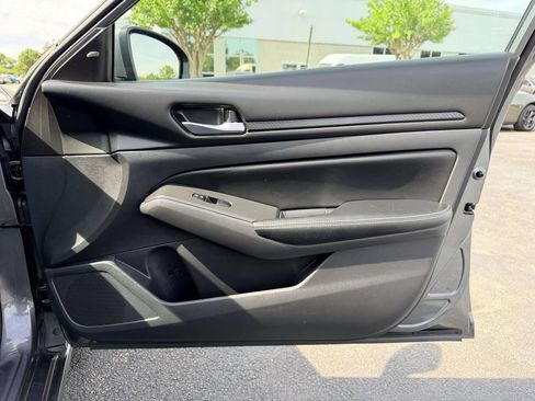 Used 2024 Nissan Altima 2.5 SV w/ SV Premium Package FWD image 8