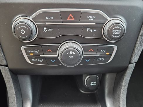 Used 2023 Dodge Charger SXT image 10