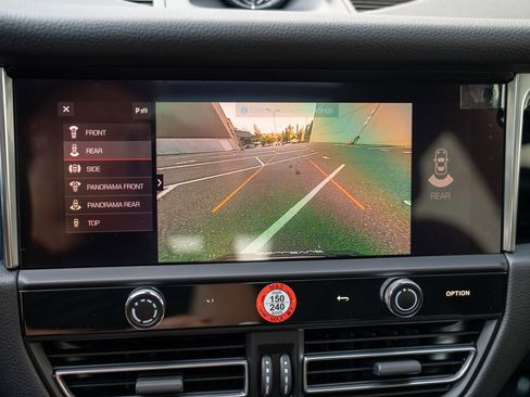 Certified 2025 Porsche Macan image 19