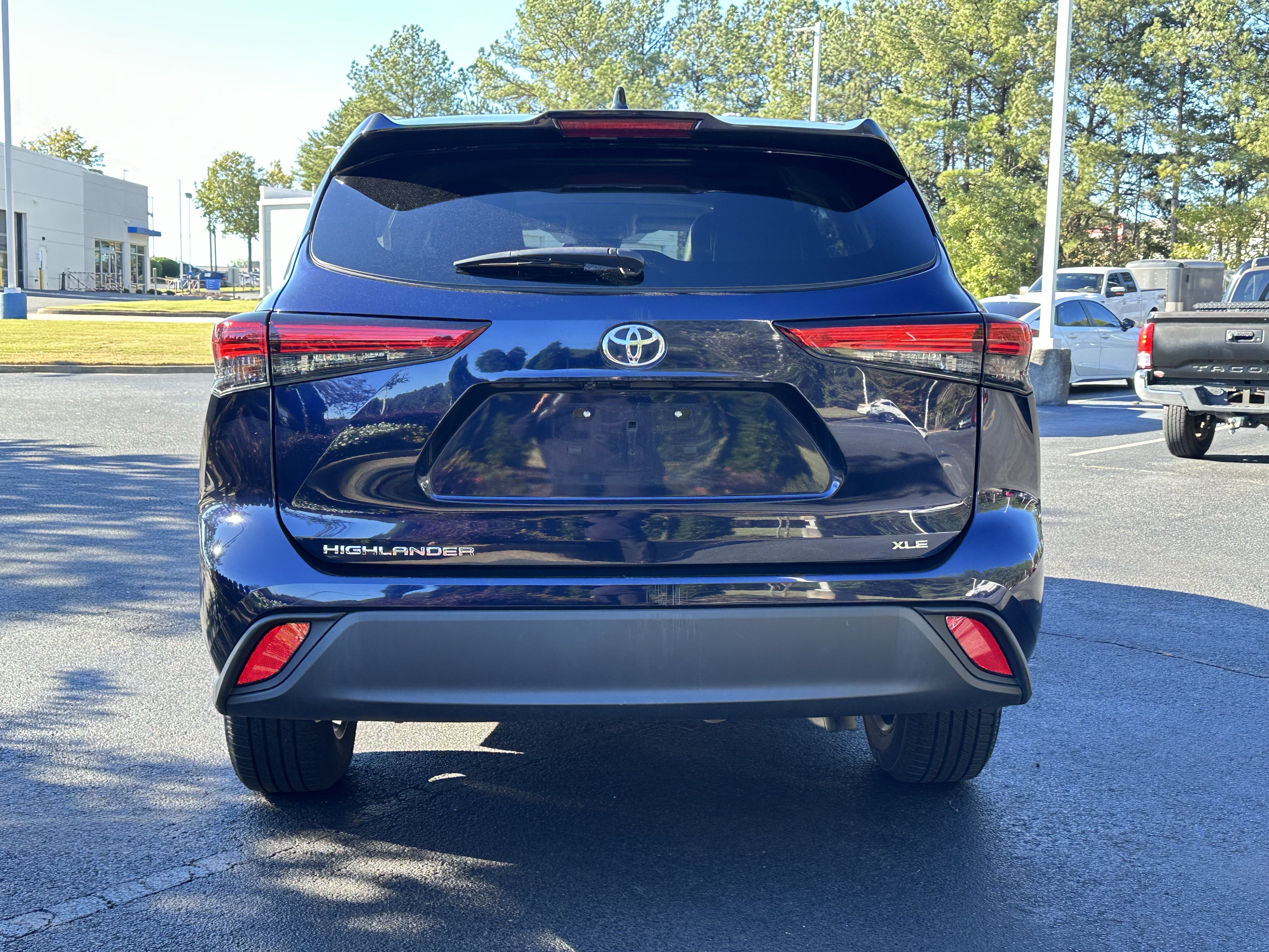 Used 2022 Toyota Highlander XLE FWD image 13