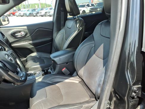 Used 2021 Jeep Cherokee Latitude Lux 80th Anniv w/ Quick Order Package 26U 80TH AWD/4WD image 16