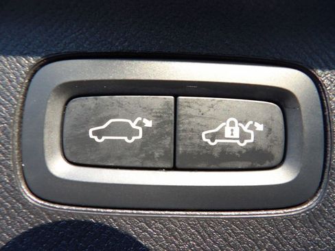 Certified 2023 Volvo XC90 B6 Plus w/ Protection Package image 29