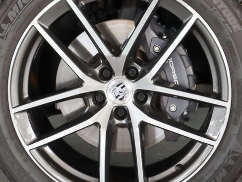 Used 2025 Porsche Macan image 13