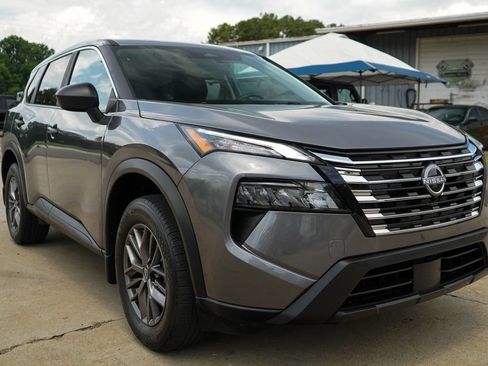 Used 2026 Nissan Rogue S FWD image 35