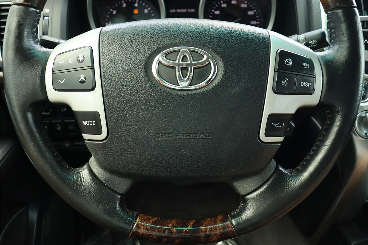 Used 2015 Toyota Land Cruiser AWD/4WD image 40