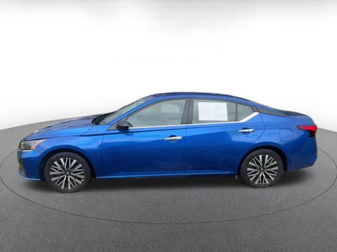 Used 2025 Nissan Altima 2.5 SV FWD image 9