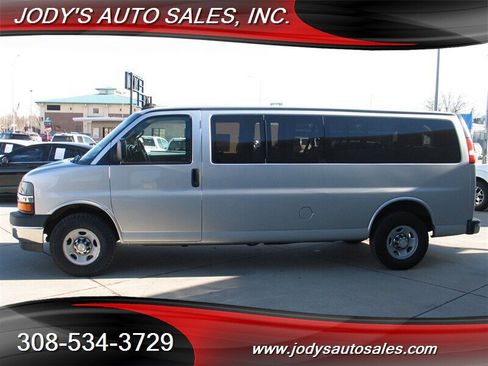 Used 2017 Chevrolet Express 3500 LT w/ LT Preferred Equipment Group image 27