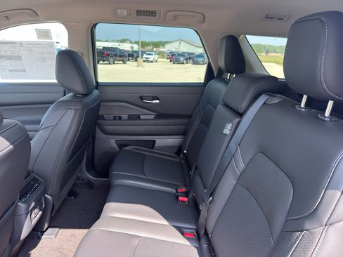 New 2026 Nissan Pathfinder SL AWD/4WD image 32