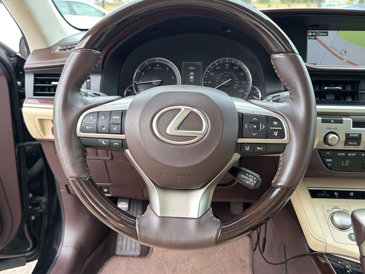 Used 2016 Lexus ES 350 w/ Luxury Package w/Wood Trim FWD image 17