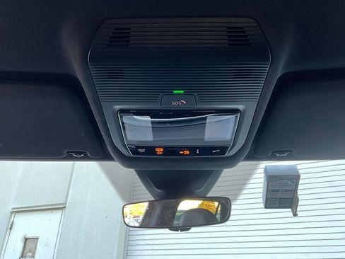 Used 2025 Volkswagen Atlas Cross Sport SE image 16