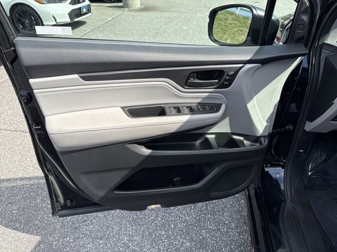 Used 2018 Honda Odyssey Touring image 14