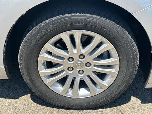 Used 2015 Toyota Sienna XLE w/ XLE Navigation Package FWD image 10