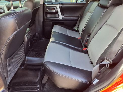 Used 2022 Toyota 4Runner SR5 Premium w/ Moonroof Package AWD/4WD image 10