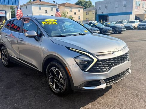 Used 2023 Kia Sportage LX FWD image 2