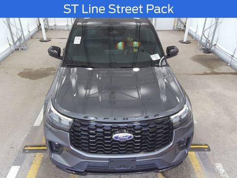 Used 2025 Ford Explorer ST-Line w/ ST-Line Street Pack AWD/4WD image 2