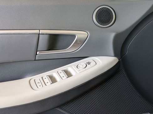Used 2025 Hyundai Sonata SEL FWD image 13