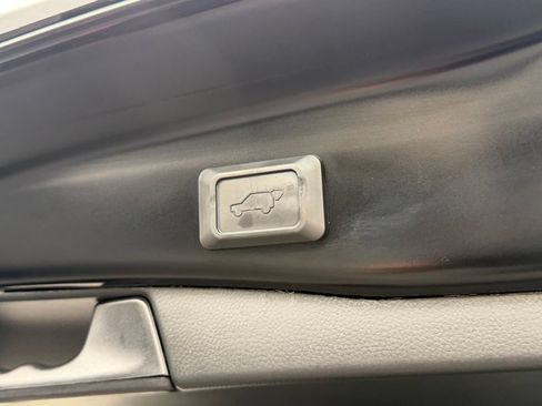 Used 2023 Toyota RAV4 XLE Premium AWD/4WD image 28