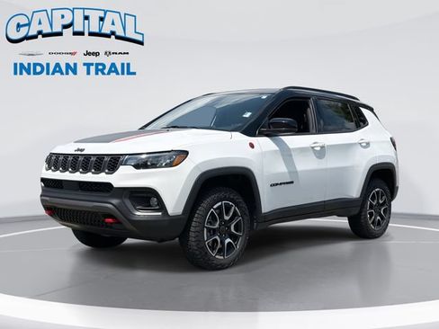 Used 2025 Jeep Compass Trailhawk AWD/4WD image 1