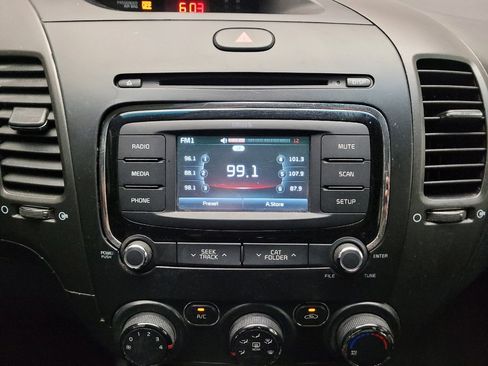 Used 2017 Kia Forte LX FWD image 25