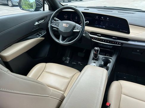 Used 2025 Cadillac XT4 Premium Luxury FWD image 10