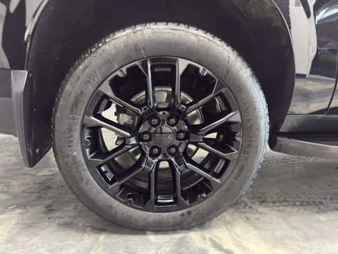 Used 2024 GMC Yukon XL Denali image 34