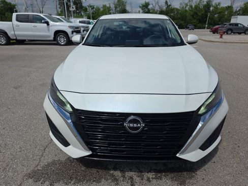 Used 2023 Nissan Altima 2.5 SV AWD/4WD image 8