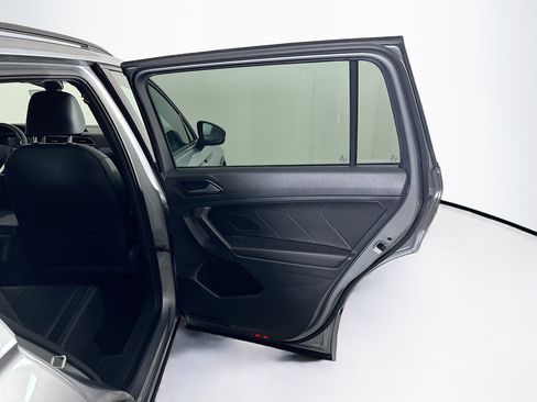 Used 2022 Volkswagen Tiguan SE R-Line image 32