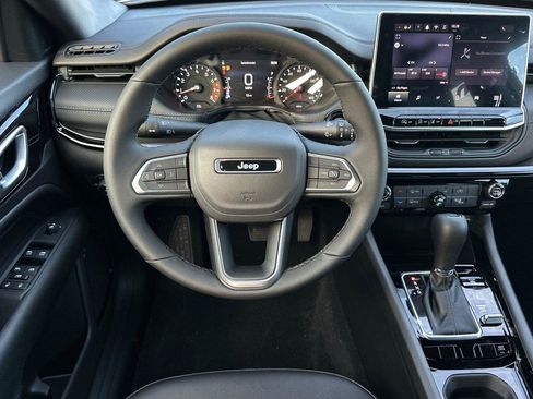 New 2026 Jeep Compass Latitude image 11