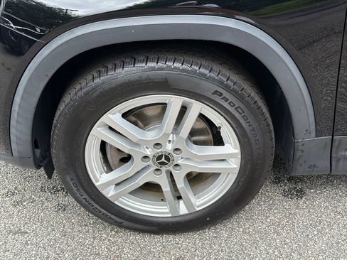 Used 2021 Mercedes-Benz GLB 250 4MATIC w/ Premium Package image 11