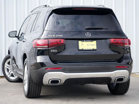 Used 2022 Mercedes-Benz GLB 250 w/ Premium Package image 5
