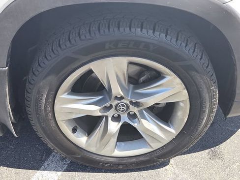 Used 2019 Toyota Highlander Limited FWD image 18
