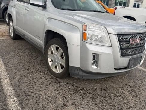 Used 2010 GMC Terrain SLT w/ Cargo Package AWD/4WD image 3