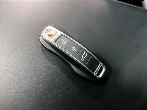 Used 2025 Porsche Cayenne Coupe image 37