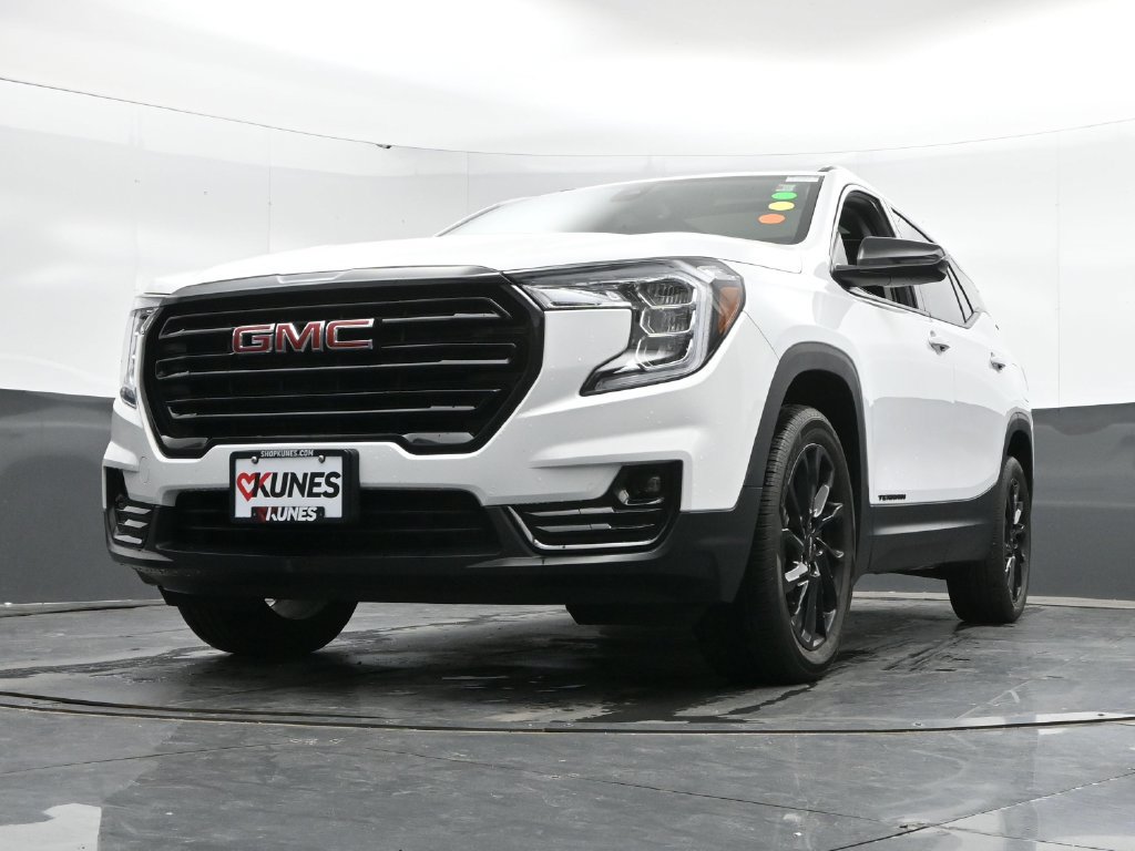Used 2024 GMC Terrain SLT w/ Elevation Edition AWD/4WD image 43