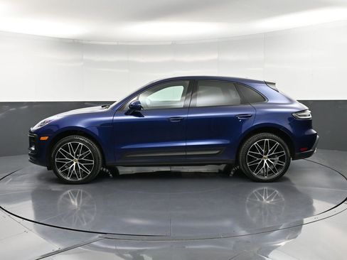 Certified 2025 Porsche Macan image 2