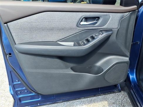 Used 2023 Nissan Rogue SV image 18