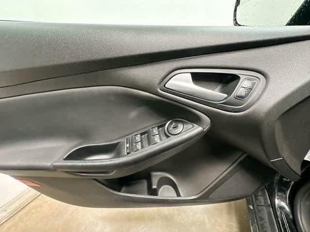 Used 2016 Ford Focus SE FWD image 14