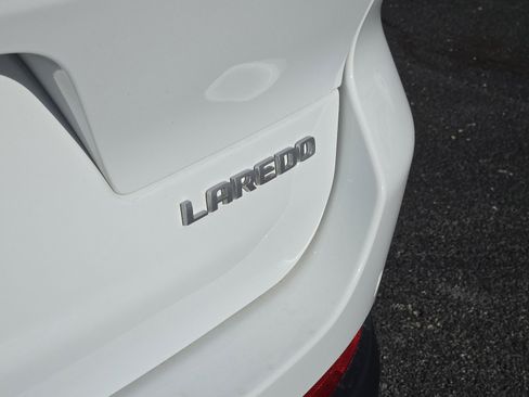 Used 2024 Jeep Grand Cherokee L Laredo image 5