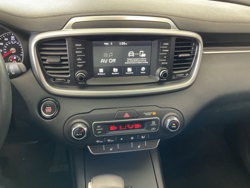 Used 2020 Kia Sorento S image 15