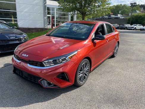 Used 2024 Kia Forte GT-Line w/ GT-Line Premium Package FWD image 3