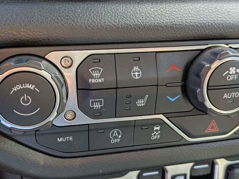 Used 2025 Jeep Wrangler Unlimited Sport AWD/4WD image 19
