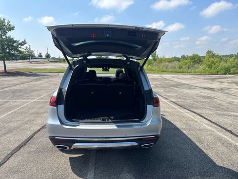 Used 2024 Mercedes-Benz GLS 450 4MATIC image 11